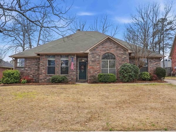 10 Chicot Drive, Maumelle, AR 72113