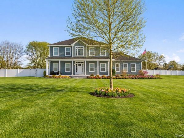 3 Manor Court, Mount Sinai, NY 11766