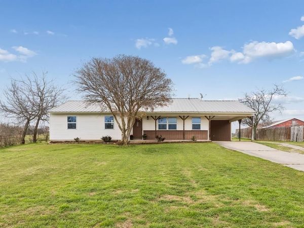 1087 County Road 2395 , Alvord, TX 76225