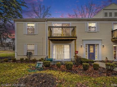 902 Chestnut Hill Drive, Auburn Hills, MI 48326