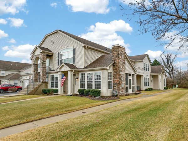 2725 Acorn Court, Unit 2725, West Dundee, IL 60118