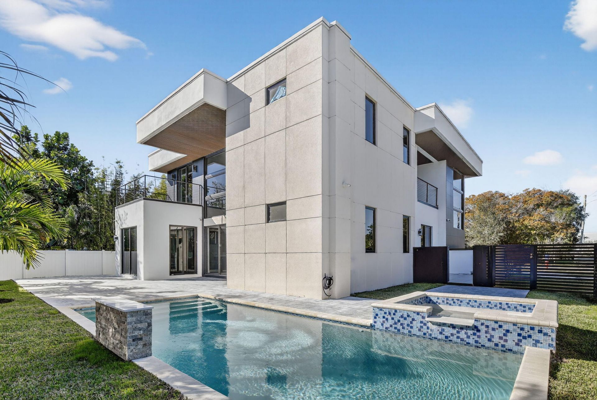 750 NE 16th Avenue, Fort Lauderdale, FL 33304 Photo