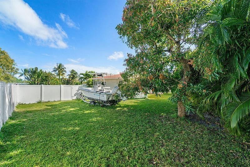 2135 NE 2nd Dr, Boca Raton, FL 33431 Photo