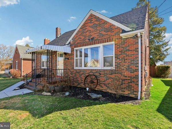 215 PENN STREET, HANOVER, PA 17331