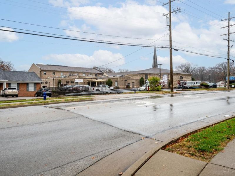 1165 W Galbraith Road, Cincinnati, OH 45231 Photo 5