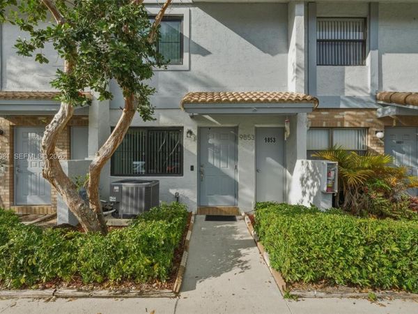 9853 Riverside Dr, Unit 8-24, Coral Springs, FL 33071