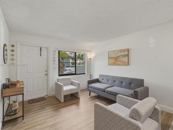 9853 Riverside Dr, Unit 8-24, Coral Springs, FL 33071