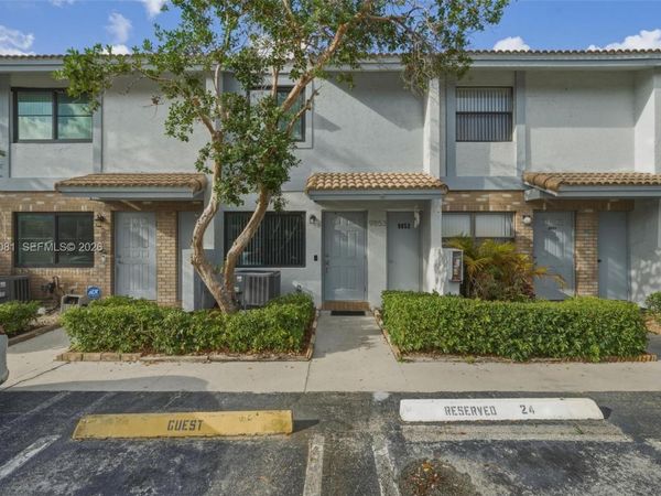9853 Riverside Dr , Unit 8-24, Coral Springs, FL 33071