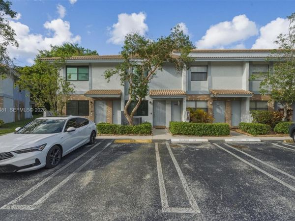 9853 Riverside Dr, Unit 8-24, Coral Springs, FL 33071