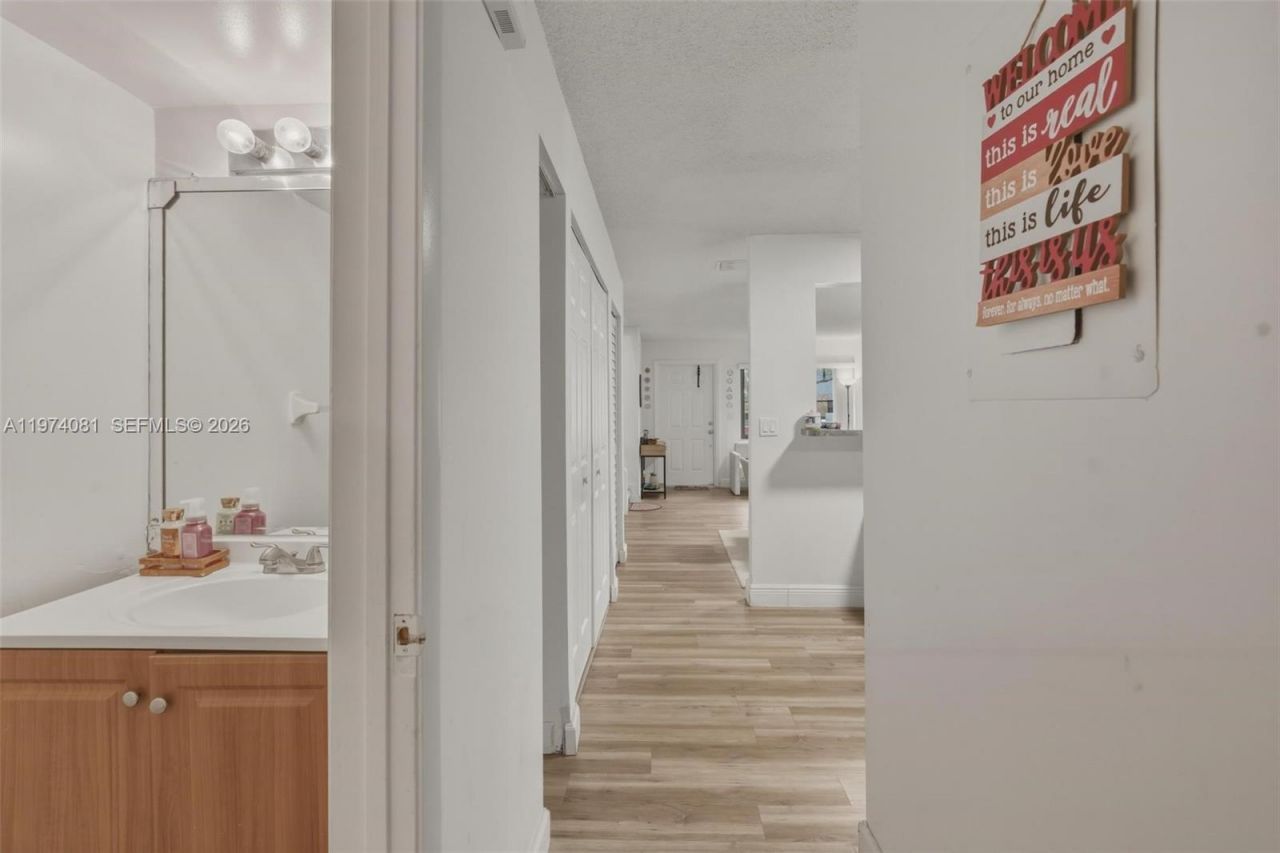 9853 Riverside Dr, Unit 8-24, Coral Springs, FL 33071 Photo