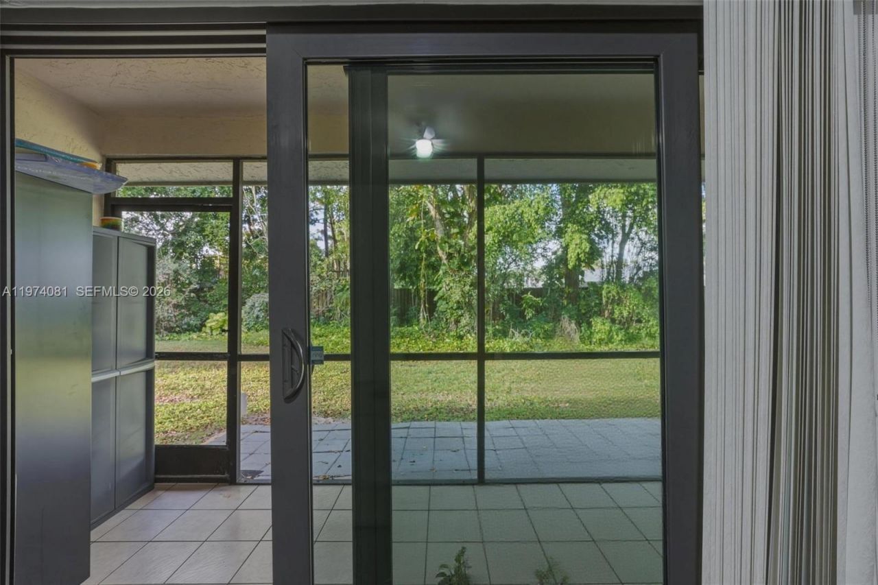 9853 Riverside Dr, Unit 8-24, Coral Springs, FL 33071 Photo