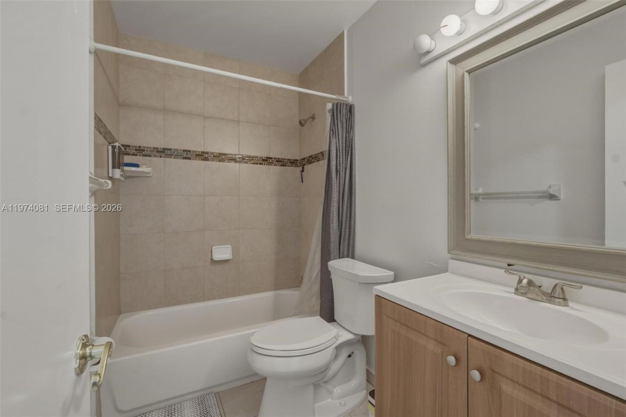 9853 Riverside Dr, Unit 8-24, Coral Springs, FL 33071 Photo