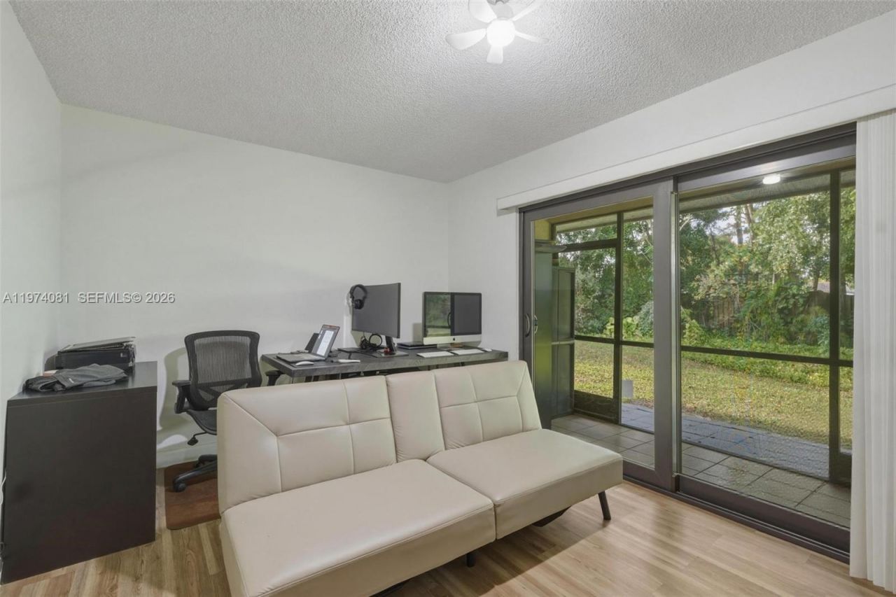 9853 Riverside Dr, Unit 8-24, Coral Springs, FL 33071 Photo