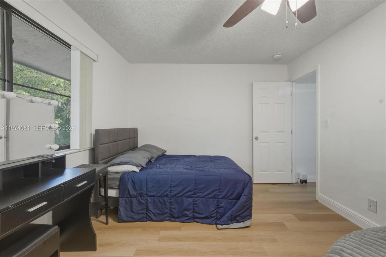 9853 Riverside Dr, Unit 8-24, Coral Springs, FL 33071 Photo