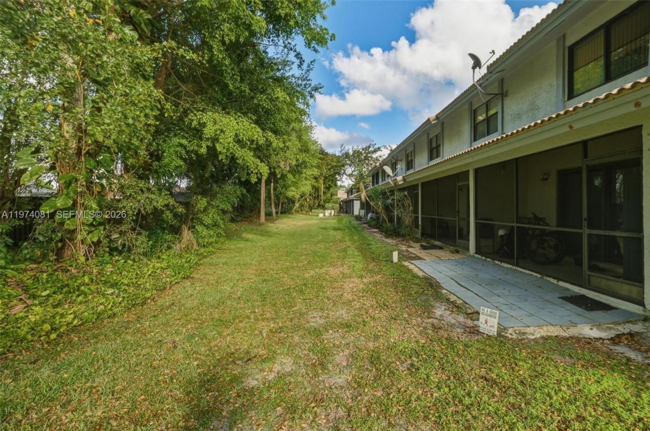 9853 Riverside Dr, Unit 8-24, Coral Springs, FL 33071 Photo