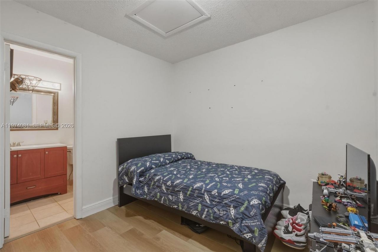 9853 Riverside Dr, Unit 8-24, Coral Springs, FL 33071 Photo