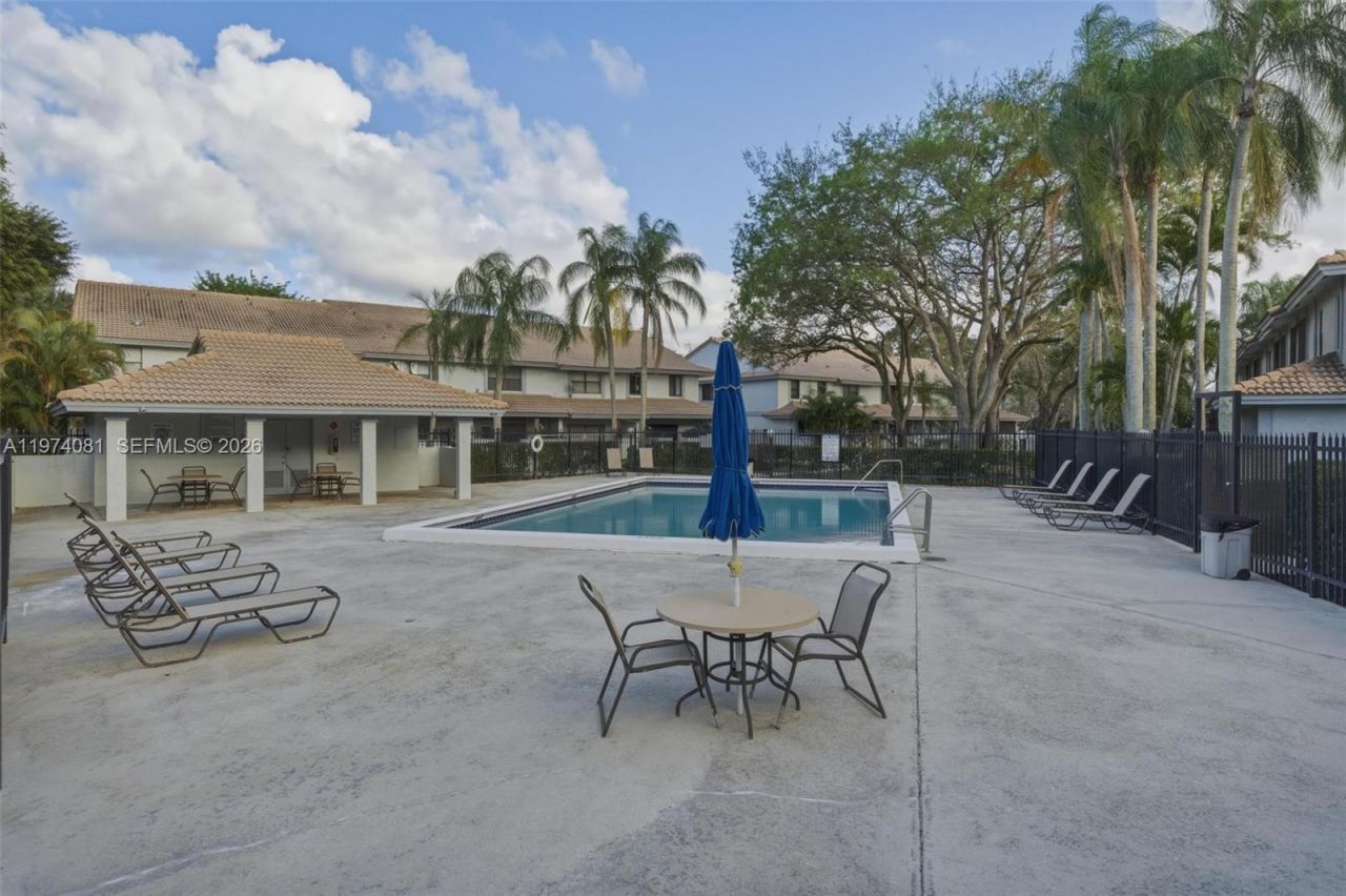 9853 Riverside Dr, Unit 8-24, Coral Springs, FL 33071 Photo