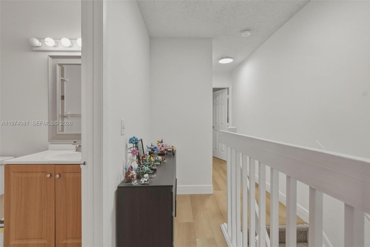 9853 Riverside Dr, Unit 8-24, Coral Springs, FL 33071 Photo