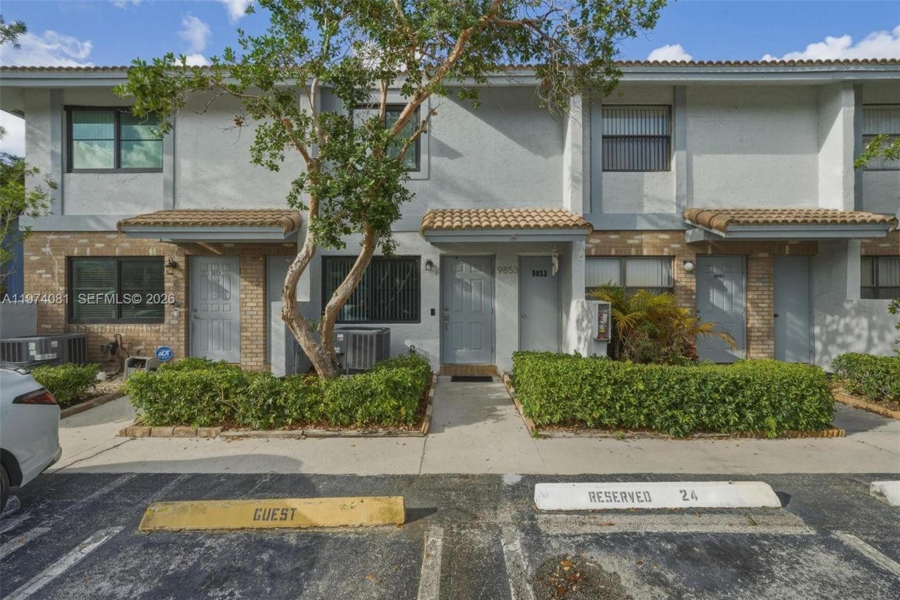 9853 Riverside Dr, Unit 8-24, Coral Springs, FL 33071 Photo