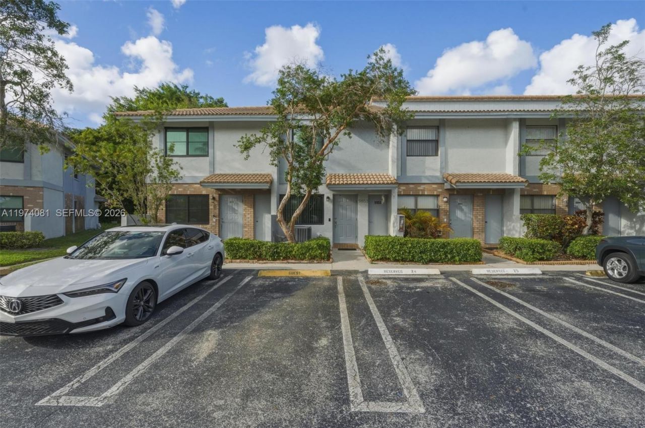 9853 Riverside Dr, Unit 8-24, Coral Springs, FL 33071 Photo