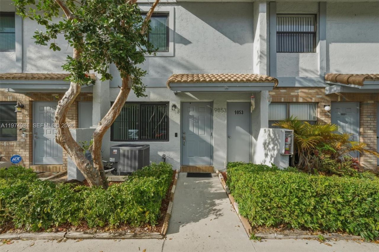 9853 Riverside Dr, Unit 8-24, Coral Springs, FL 33071 Photo