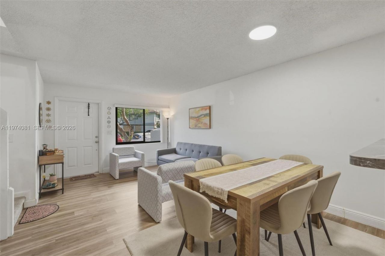 9853 Riverside Dr, Unit 8-24, Coral Springs, FL 33071 Photo