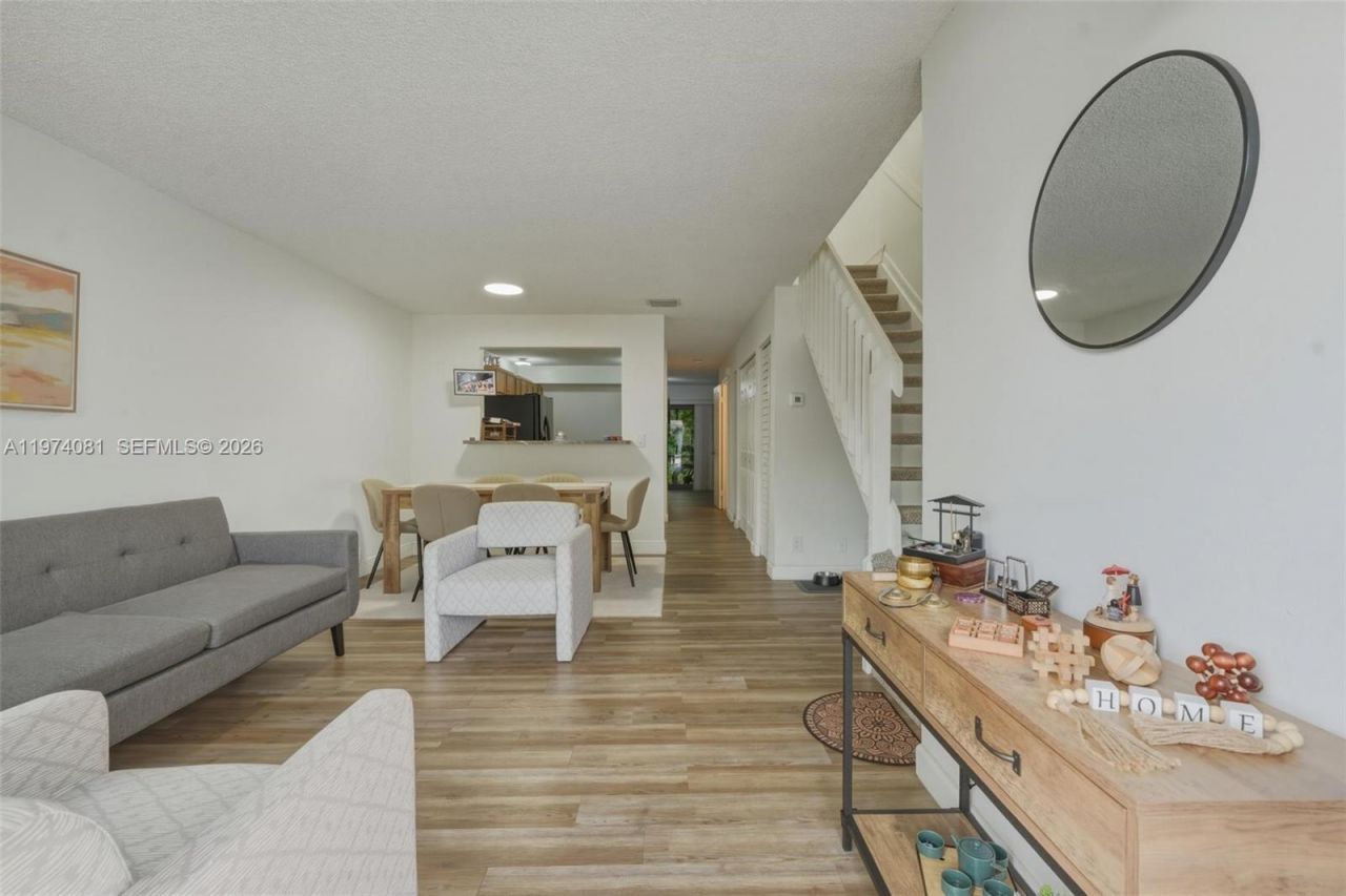 9853 Riverside Dr, Unit 8-24, Coral Springs, FL 33071 Photo