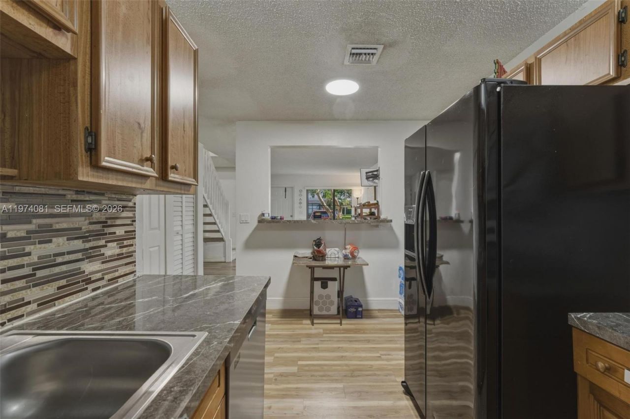 9853 Riverside Dr, Unit 8-24, Coral Springs, FL 33071 Photo