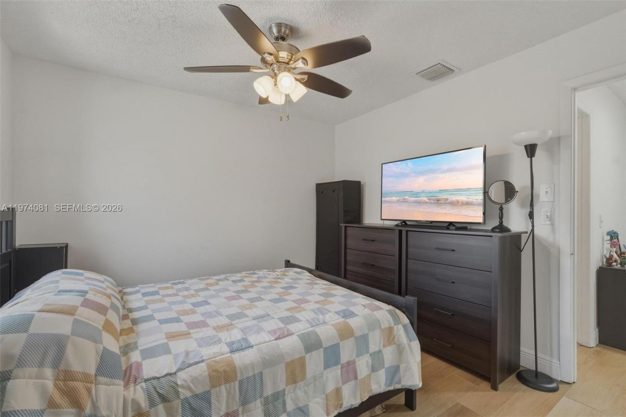 9853 Riverside Dr, Unit 8-24, Coral Springs, FL 33071 Photo