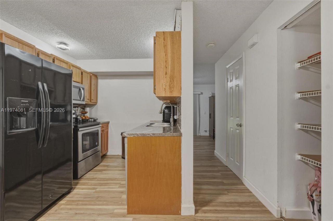 9853 Riverside Dr, Unit 8-24, Coral Springs, FL 33071 Photo