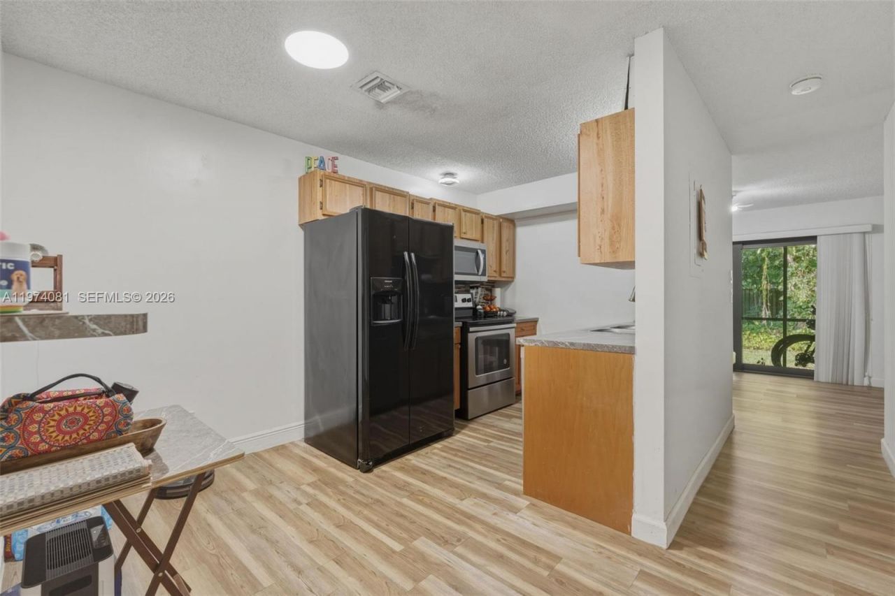 9853 Riverside Dr, Unit 8-24, Coral Springs, FL 33071 Photo