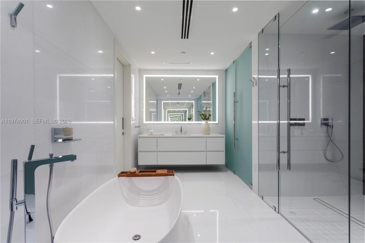 300 Biscayne Boulevard Way, Unit 5002 E, Miami, FL 33131 Photo