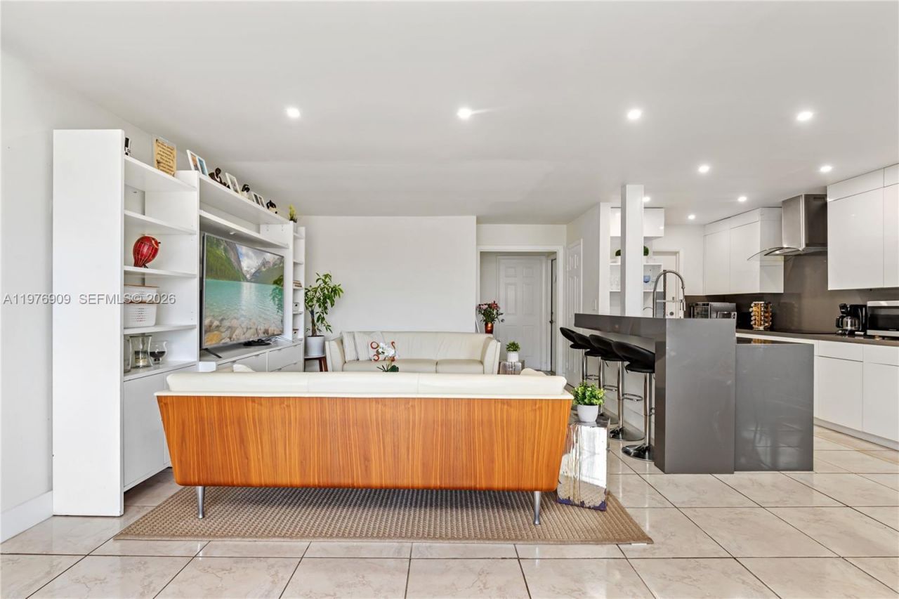 1400 N Tallwood Ave, Unit 306, Hollywood, FL 33021 Photo