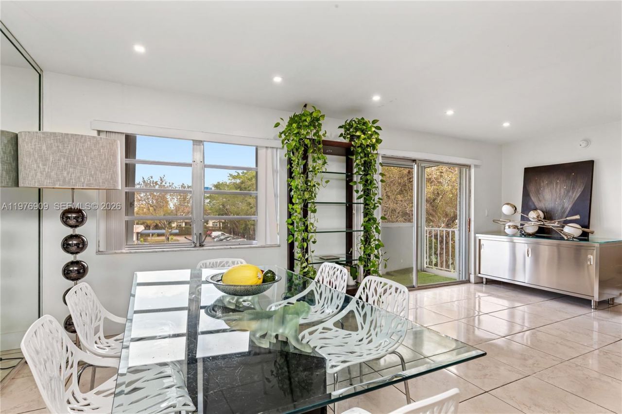 1400 N Tallwood Ave, Unit 306, Hollywood, FL 33021 Photo