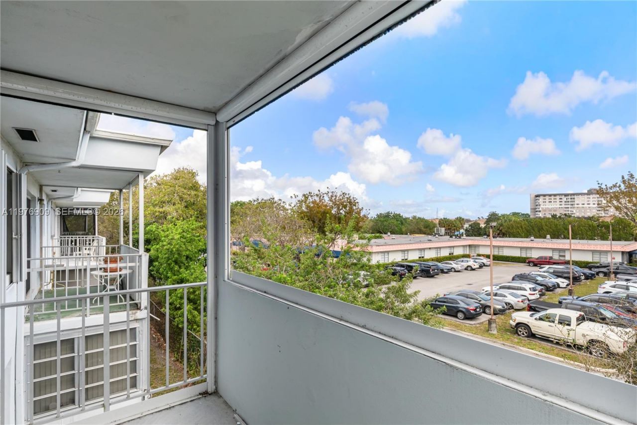 1400 N Tallwood Ave, Unit 306, Hollywood, FL 33021 Photo