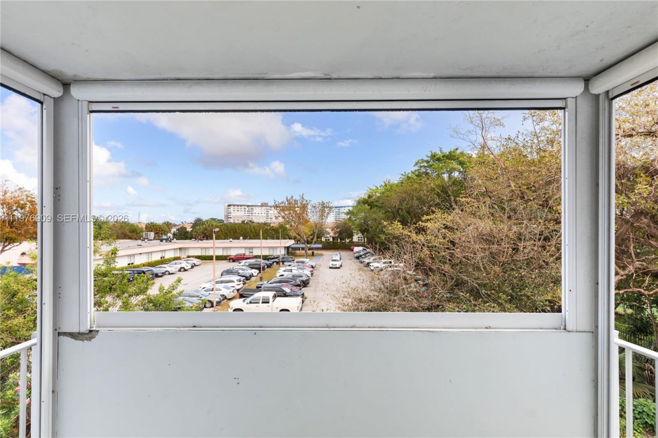 1400 N Tallwood Ave, Unit 306, Hollywood, FL 33021 Photo