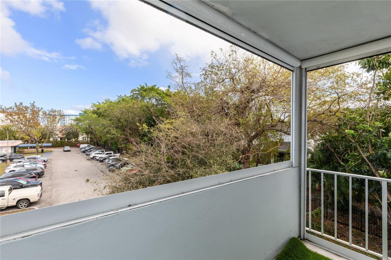 1400 N Tallwood Ave, Unit 306, Hollywood, FL 33021 Photo