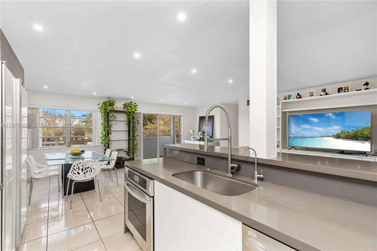 1400 N Tallwood Ave, Unit 306, Hollywood, FL 33021 Photo