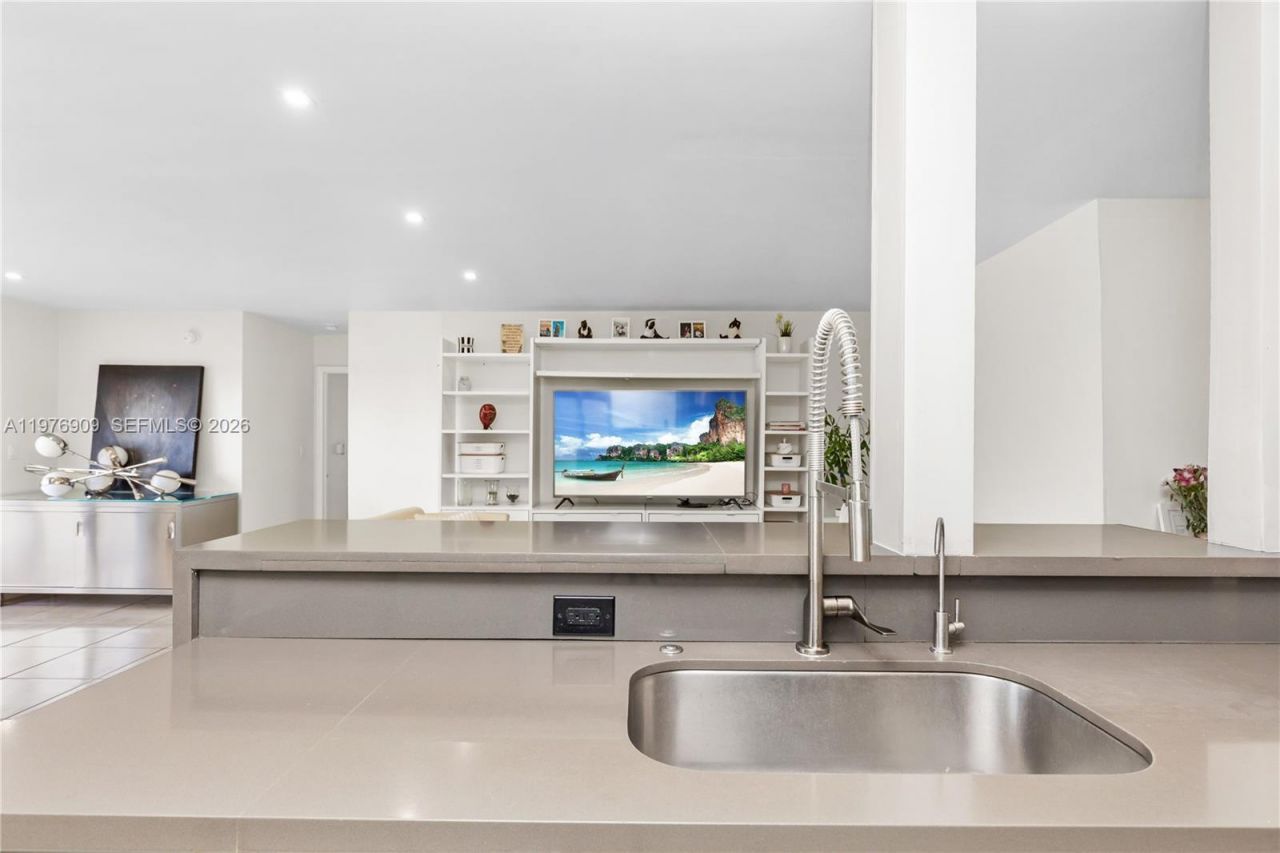 1400 N Tallwood Ave, Unit 306, Hollywood, FL 33021 Photo