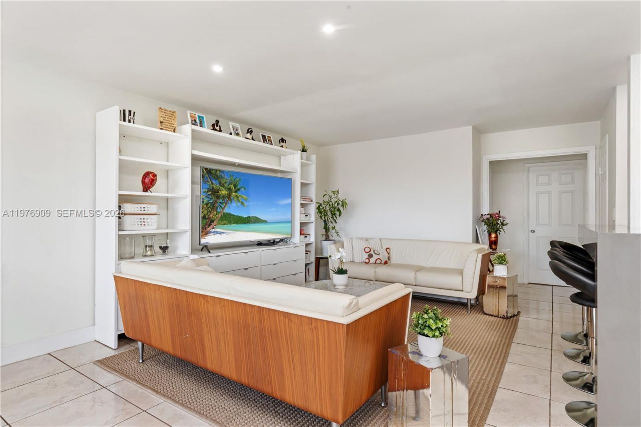 1400 N Tallwood Ave, Unit 306, Hollywood, FL 33021 Photo