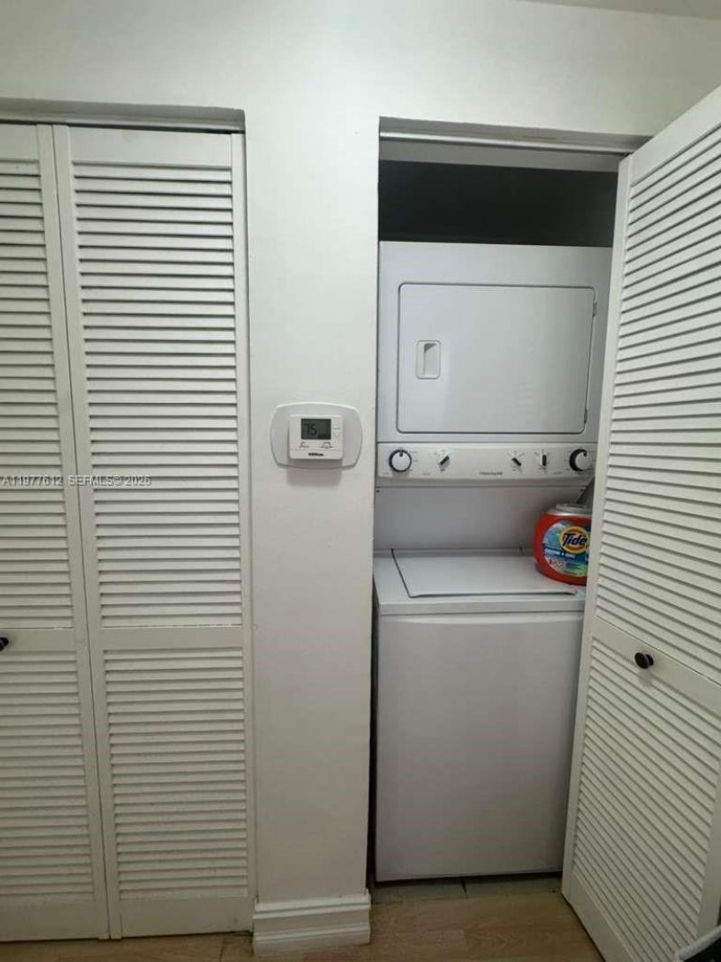 185 SE 14th Ter , Unit 812, Miami, FL 33131 Photo