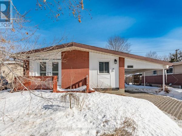 2223 Halifax Drive, Ottawa, ON K1G2W4