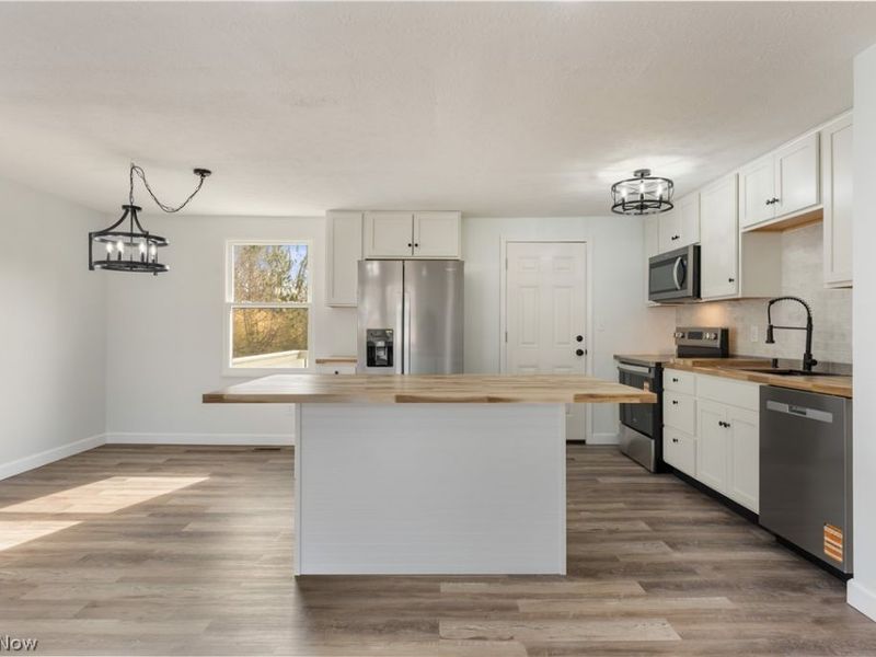 350 Silver Meadows Drive, Kent, OH 44240 Photo 11