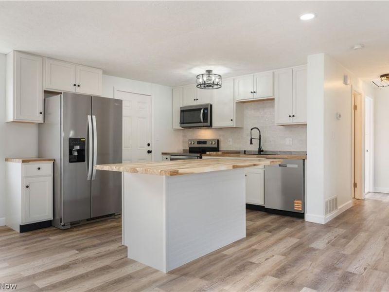 350 Silver Meadows Drive, Kent, OH 44240 Photo 11