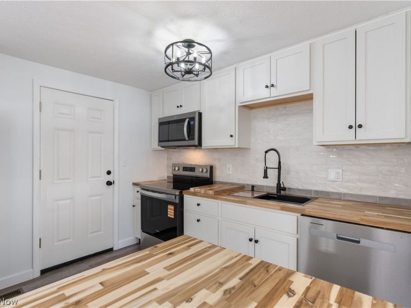 350 Silver Meadows Drive, Kent, OH 44240 Photo 14