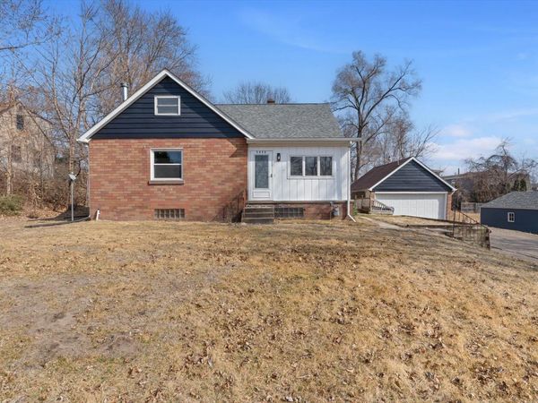 3525 Fair Avenue , Davenport, IA 52806