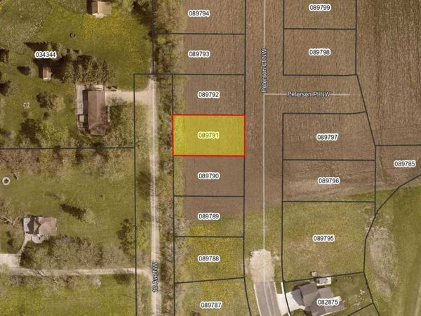 1138 Petersen Court NW, Stewartville, MN 55976