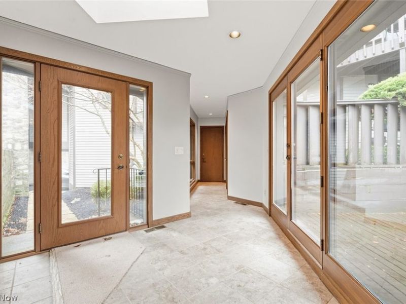 421 Darbys Run, Bay Village, OH 44140 Photo 4