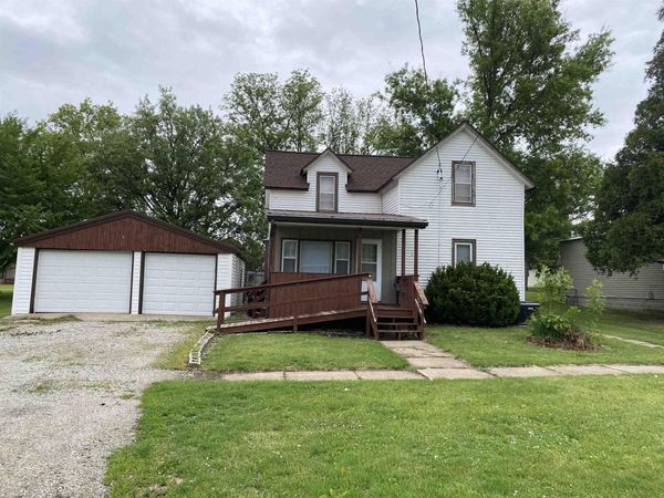 907 Iowa Street, Dysart, IA 52224