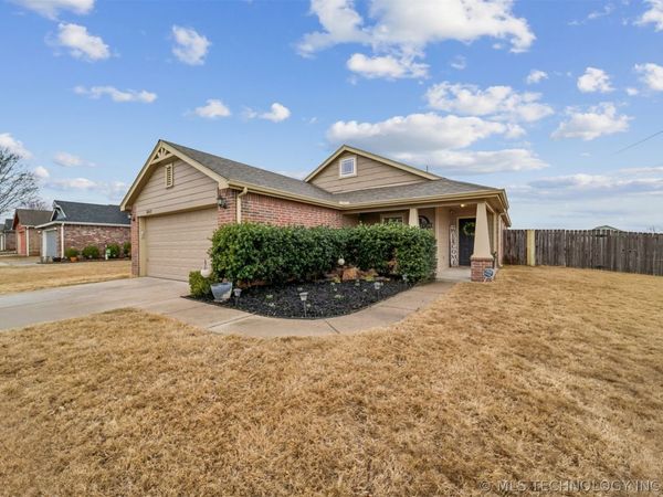 4007 W 103rd Place S, Jenks, OK 74037